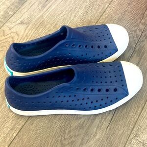 Native Jefferson shoes junior 5 size in EUC